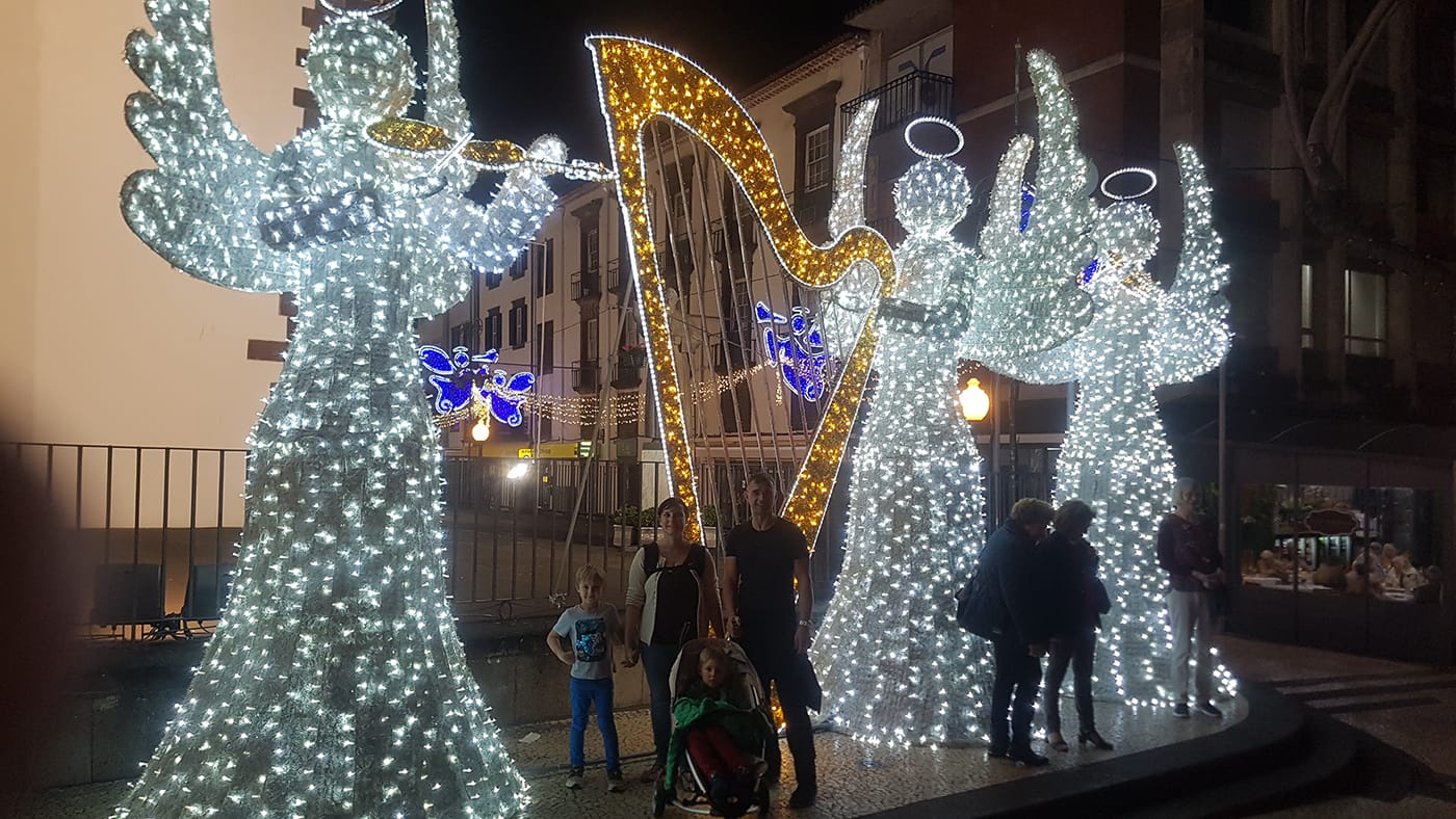 Weihnachten ist was ganz besonderes auf der Insel. Bunte geschmückte Straßen von lichterwahnsinnigen Einheimischen.